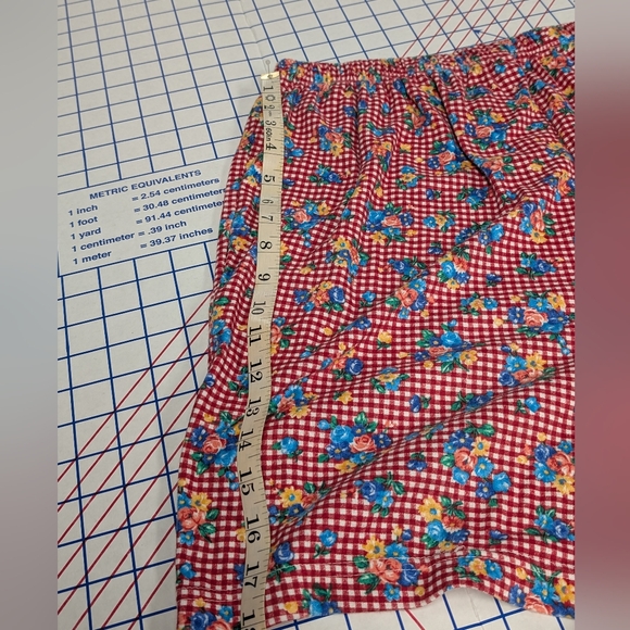 Dividends Soft Red And White Checkered Floral Maternity Shorts - Picture 6 of 11